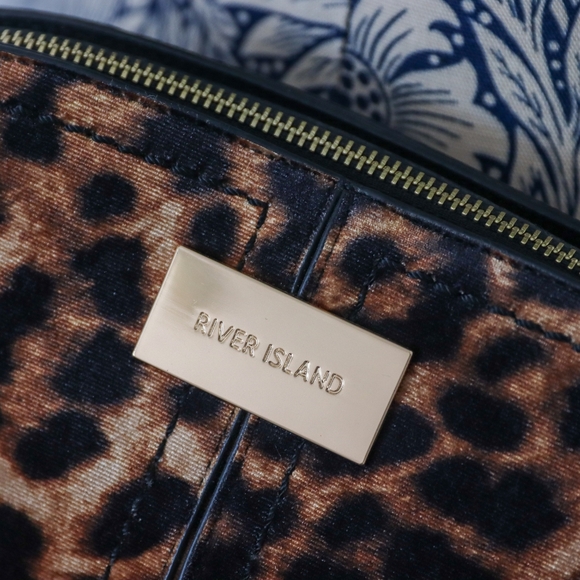 NWOT - River Island Leopard Print Cross Body Kettle Bag - Picture 9 of 10